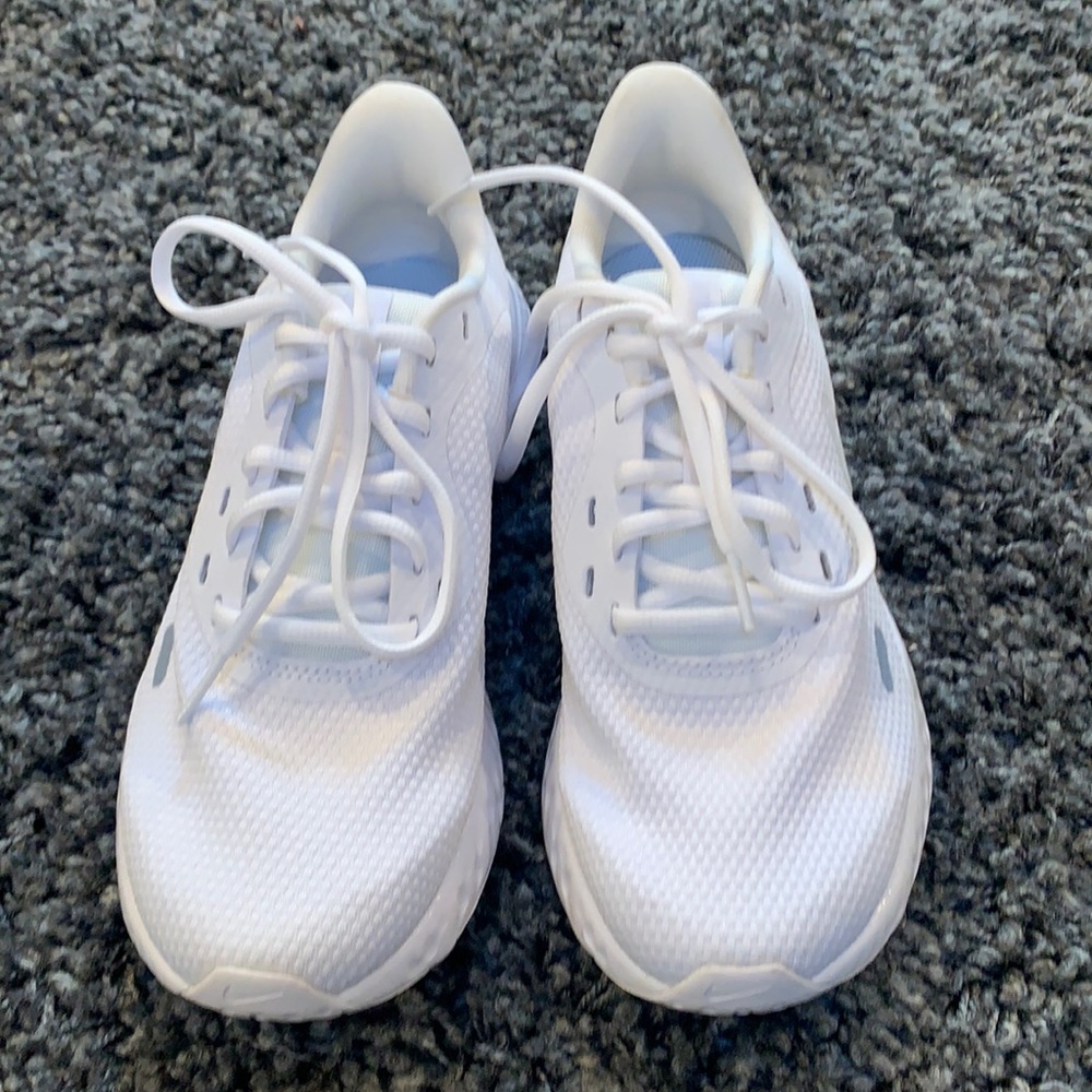 Nike Women's Revolution 5 Running Shoes
Color: White Size 7.5